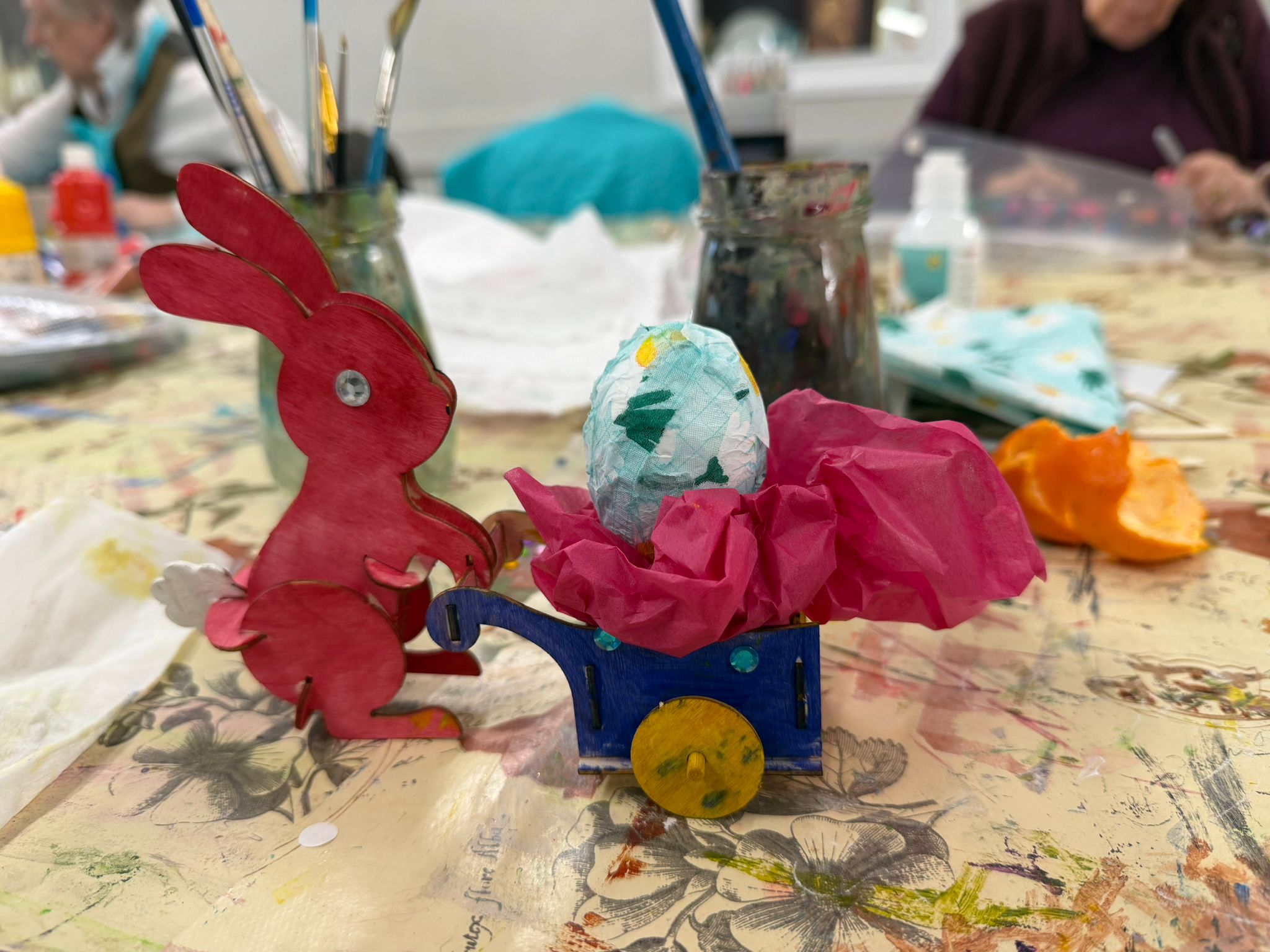 An “Eggcelent” Art group