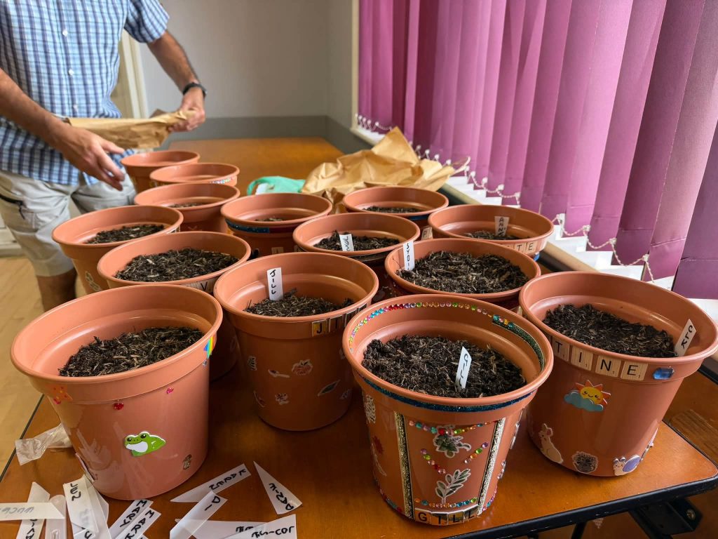 A wonderful day at Square Hole Club planting spring flower bulbs.